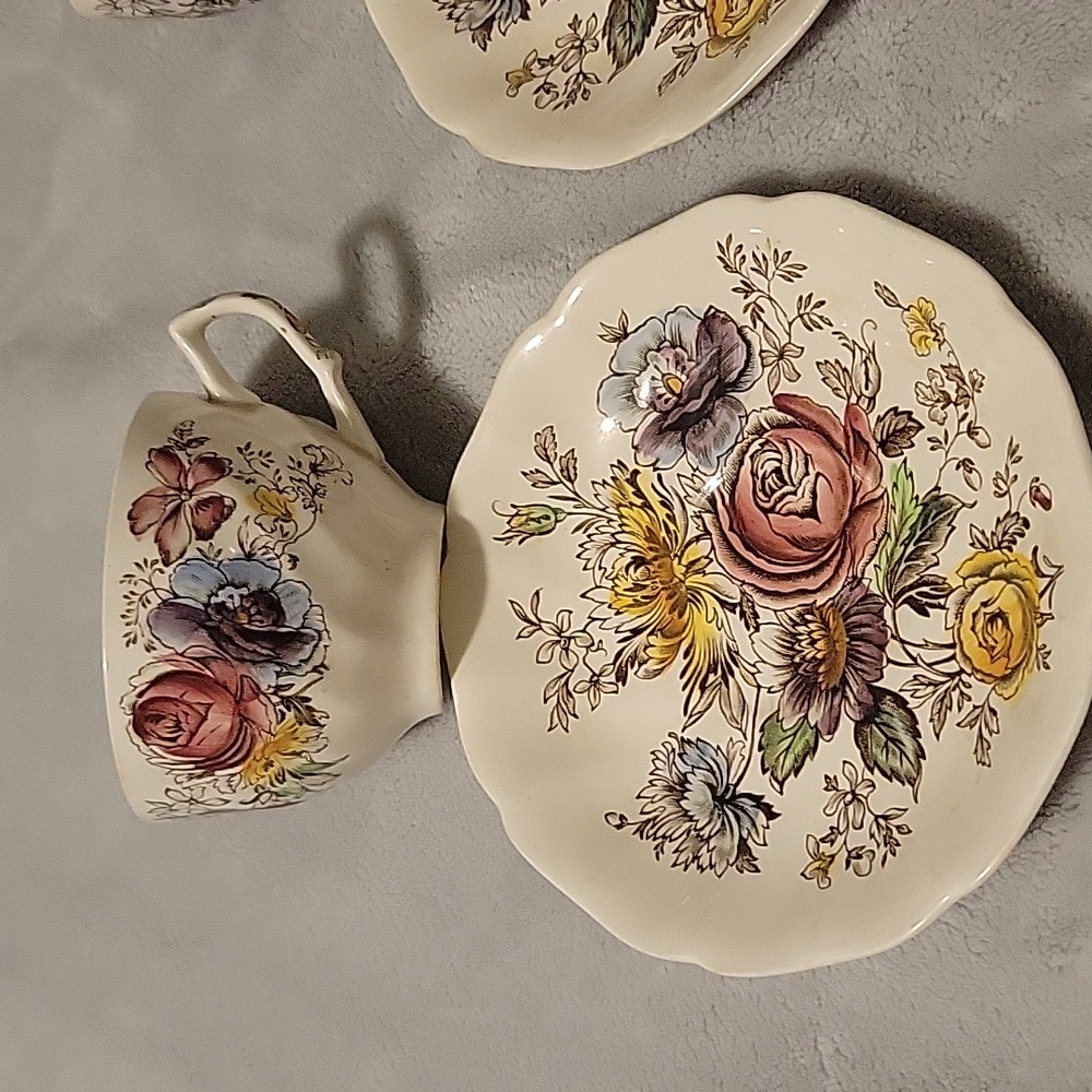 Johnsin Bros Sheraton teacup and saucer. Set of 3 - Picture 5 of 10